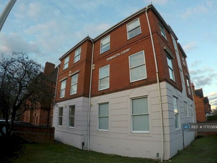 2 Bedroom Flat To Rent In Sidmouth Court, Reading, RG1