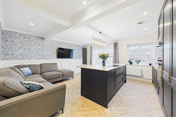 3 Bedroom Semi Detached House For Sale In Leverstock Green Road, Hemel Hempstead, HP3