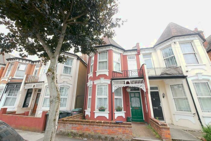4 Bedroom Terraced House To Rent In Arcadian Gardens, London, N22