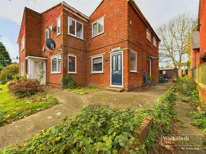 2 Bedroom Flat To Rent In Old Bath Road, Calcot, Reading, Berkshire, RG31