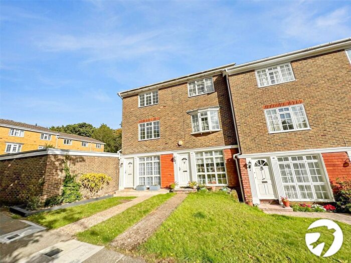 4 Bedroom End Of Terrace House To Rent In Kenilworth Gardens, London, SE18