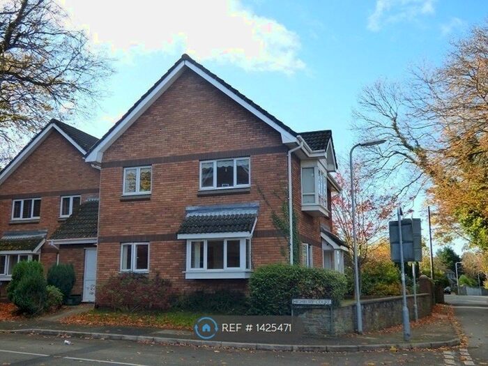 2 Bedroom Flat To Rent In Cimla, Neath, SA11