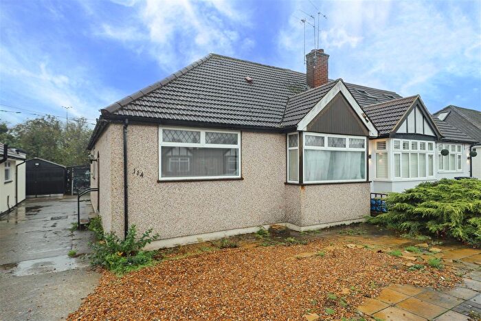 3 Bedroom Bungalow For Sale In Herlwyn Avenue, Ruislip, HA4