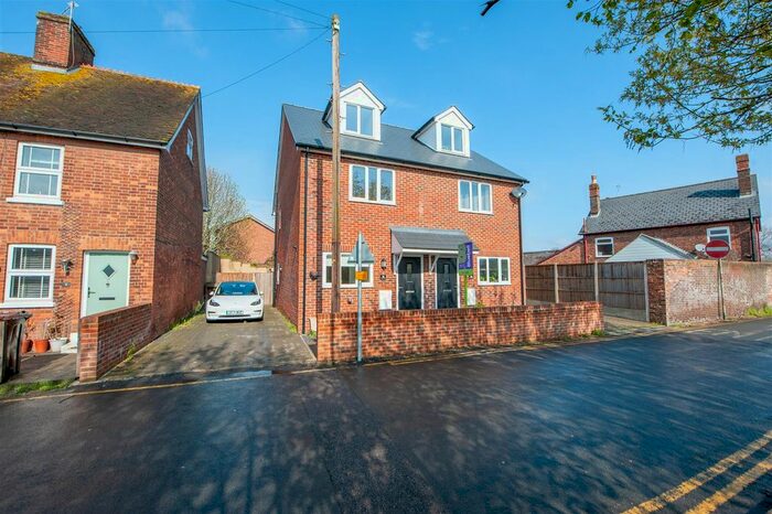 3 Bedroom Semi-Detached House To Rent In Old Kent Road, Paddock Wood, Tonbridge, TN12