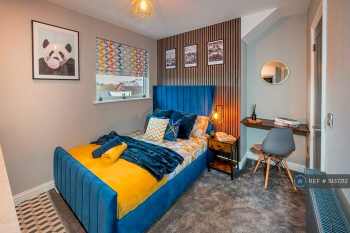 Studio To Rent In Victoria Road, Swindon, SN1