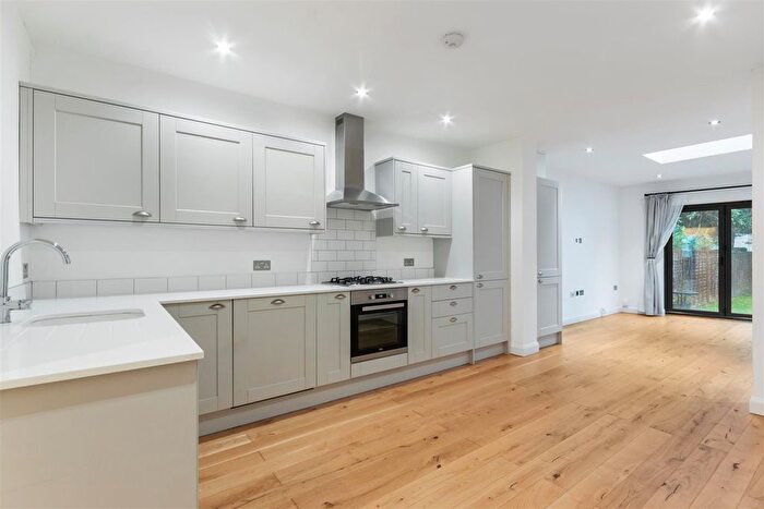 3 Bedroom Maisonette For Sale In Worple Road, West Wimbledon, SW20
