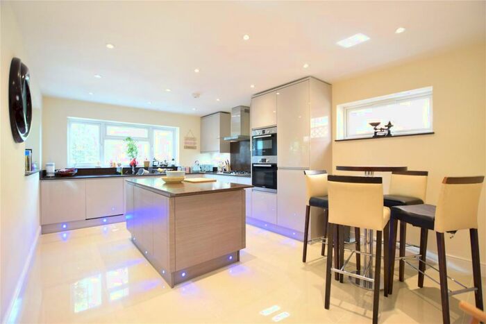 4 Bedroom Detached House To Rent In Venetia Close, Emmer Green, Berkshire, RG4