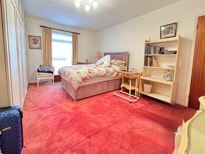2 Bedroom Flat For Sale In Page Street, London, NW7