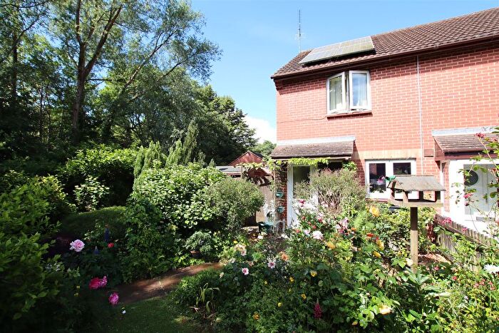 2 Bedroom End Of Terrace House For Sale In Meadowbrook Close, Exwick, Exeter, EX4