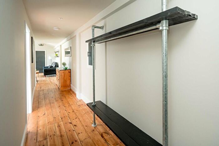 2 Bedroom Apartment For Sale In Southampton Way, London, SE5