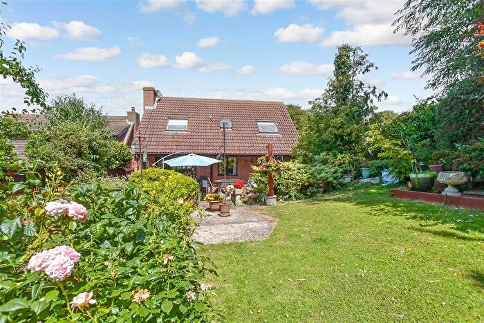 3 Bedroom Chalet For Sale In Hillside Road, Minster-On-Sea, Sheerness, Kent, ME12