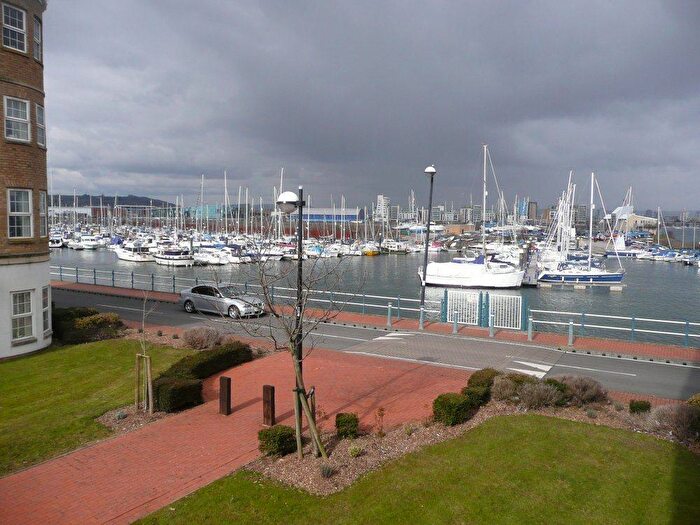 2 Bedroom Flat To Rent In John Batchelor Way, Penarth, CF64