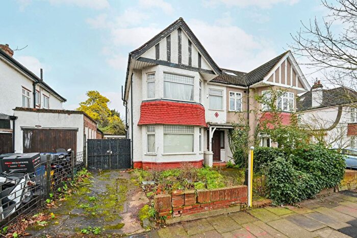 4 Bedroom Property For Sale In Tring Avenue, Ealing Common, London, W5