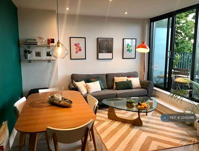 2 Bedroom Flat To Rent In Tyrells Court, London, SE15