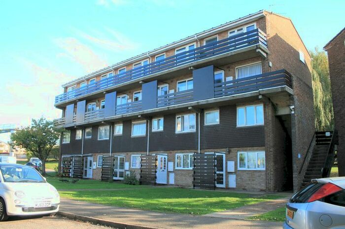 2 Bedroom Maisonette To Rent In Rise Park Parade, Romford RM1