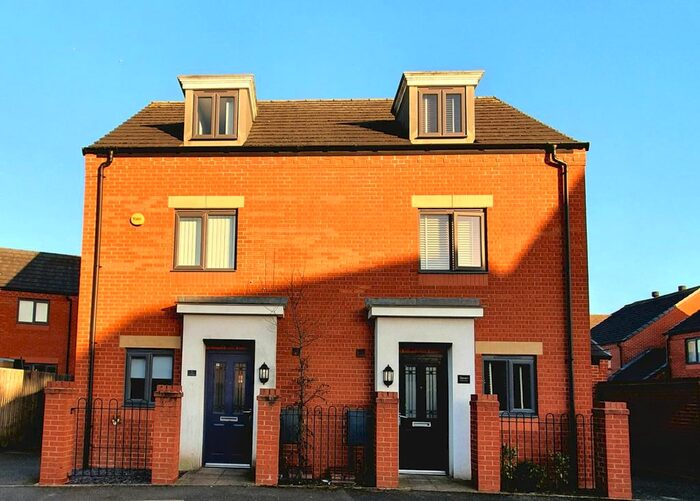 3 Bedroom Semi-Detached House To Rent In Hendon Avenue, Wolverhampton, WV2