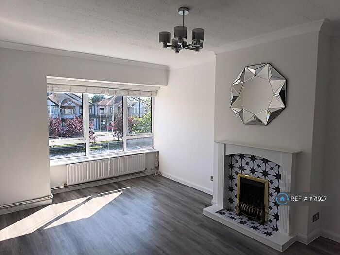 2 Bedroom Maisonette To Rent In Eastern Avenue East, Romford, RM1