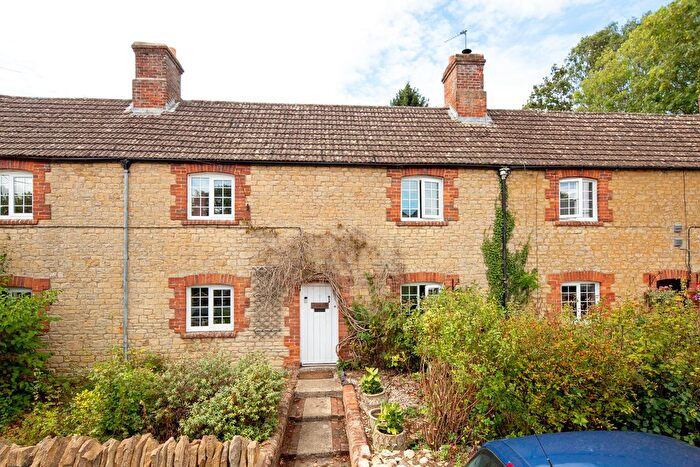 1 Bedroom Cottage For Sale In Church Road, Bicester, OX27
