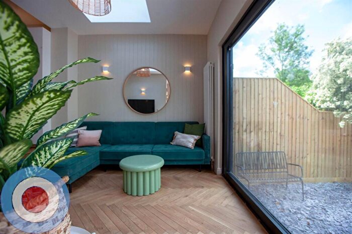 8 Bedroom Terraced House To Rent In Wellington Road, Manchester, M14