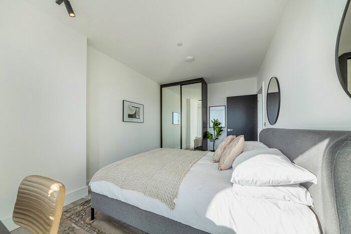 1 Bedroom Flat To Rent In Portal Way, London, W3