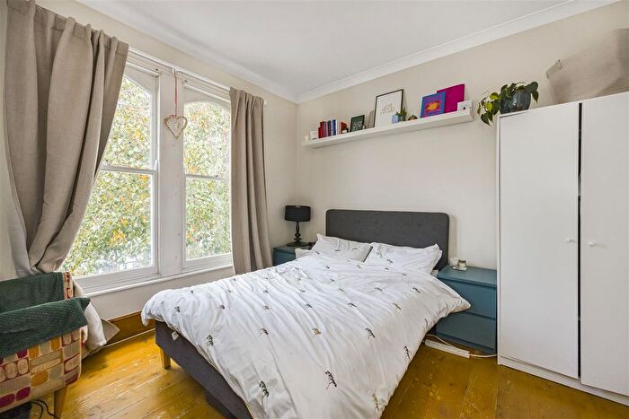 2 Bedroom Flat For Sale In Haroldstone Road, London, E17