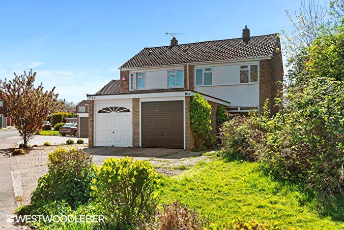 3 Bedroom Semi-Detached House For Sale In Roundhills, Waltham Abbey, EN9