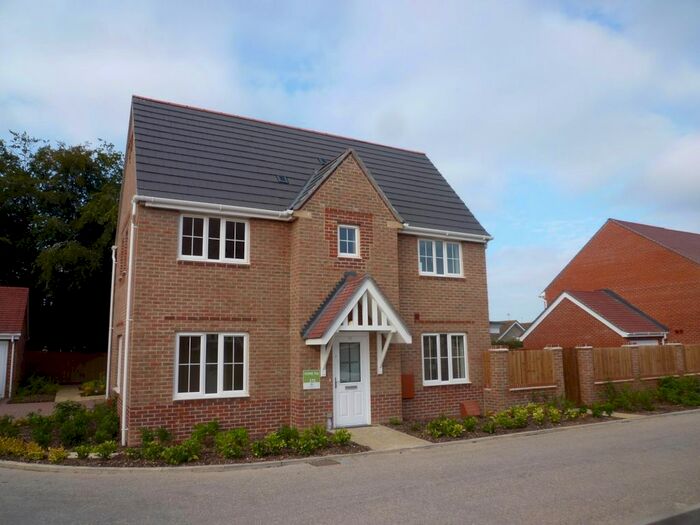 3 Bedroom Link Detached House To Rent In Wood Hill Way, Felpham, Bognor Regis, PO22