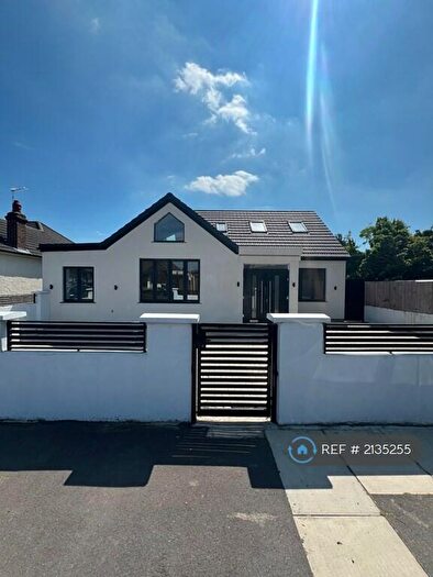 6 Bedroom Detached House To Rent In Ashley Avenue, Ilford, IG6