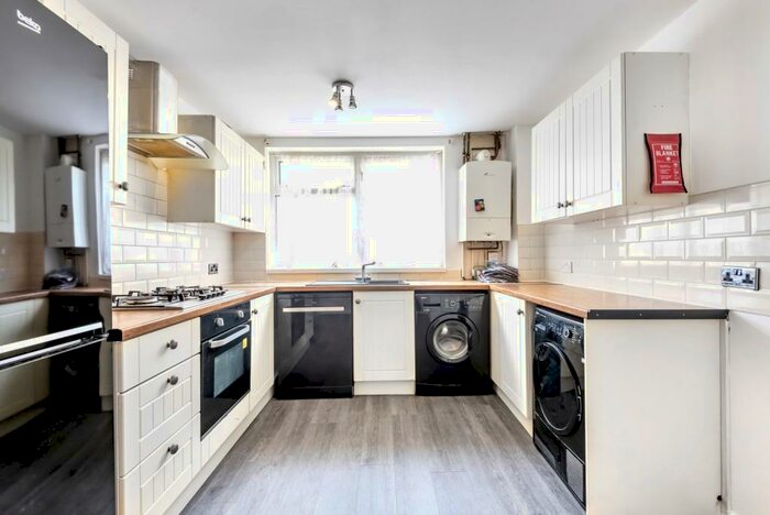 3 Bedroom Terraced House To Rent In Bradford Close London, SE26