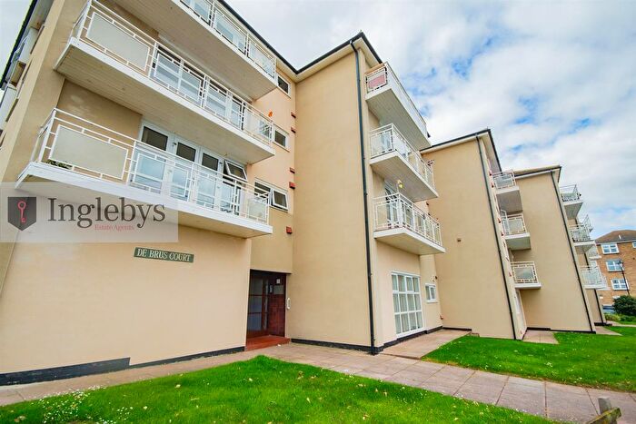 2 Bedroom Flat For Sale In Marine Parade, Saltburn By The Sea, TS12