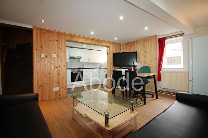 4 Bedroom House To Rent In Royal Park Avenue, Hyde Park, Leeds, LS6