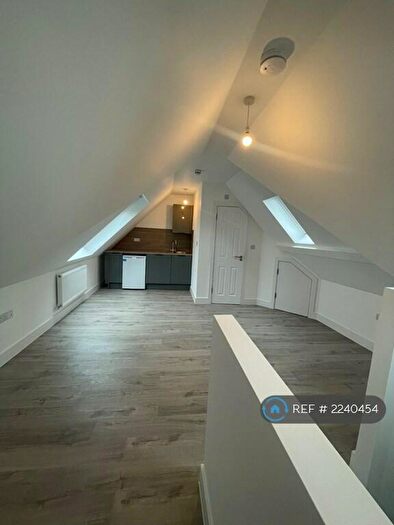 1 Bedroom Flat To Rent In Mitchell Road, London, N13