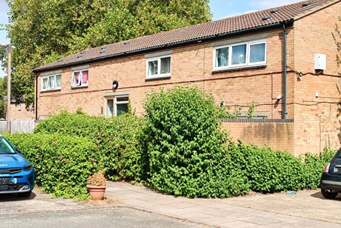 2 Bedroom Flat To Rent In Dunvedin Place, Hodge Lea, Milton Keynes, MK12