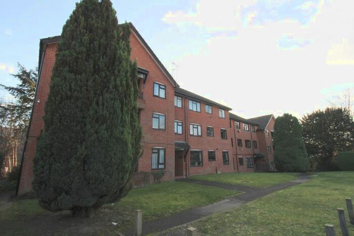 1 Bedroom Flat To Rent In Chudleigh Court, Farnborough GU14