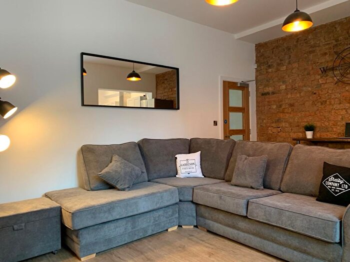 6 Bedroom Semi-Detached House To Rent In Reservoir Road, Birmingham, B16