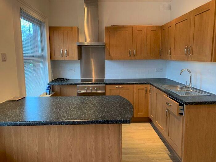 2 Bedroom Flat To Rent In Barnett Wood Lane, Ashtead, KT21