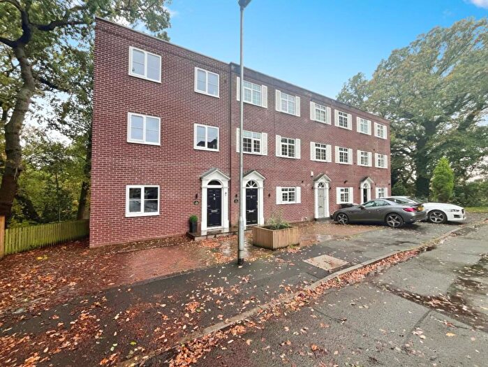 3 Bedroom Town House To Rent In Briarwood, Wilmslow, SK9