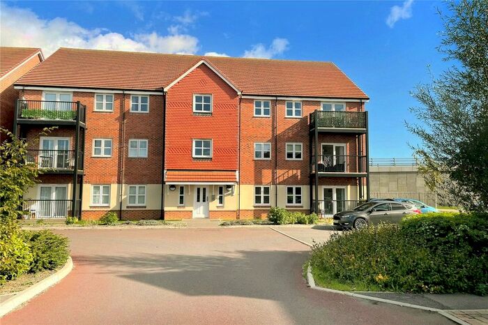 2 Bedroom Flat To Rent In Amsbridge Crescent, Wick, Littlehampton, West Sussex, BN17