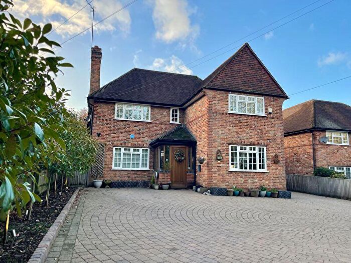 4 Bedroom Detached House For Sale In Amersham Road, Beaconsfield, HP9