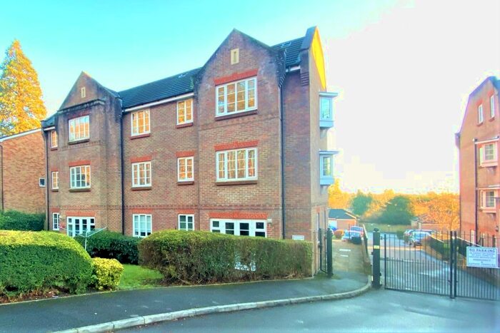2 Bedroom Flat To Rent In Gatton Park Road, Redhill RH1