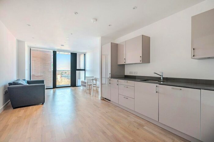 2 Bedroom Apartment To Rent In Burgess Springs, Chelmsford, CM1