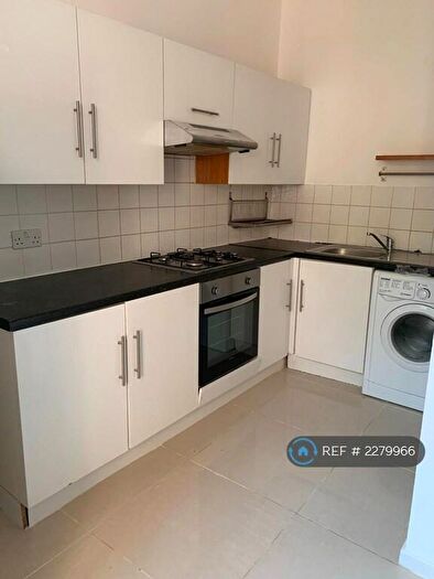 3 Bedroom Flat To Rent In Adelaide Avenue, Brockley, SE4
