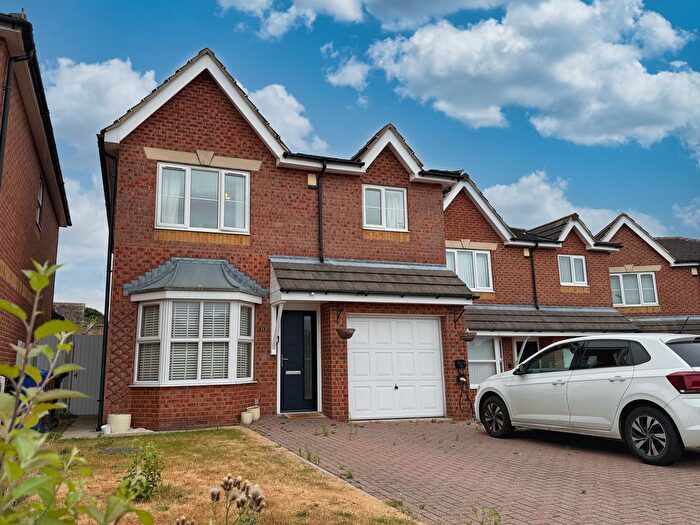 4 Bedroom Detached House To Rent In Summer View, Royston, S71