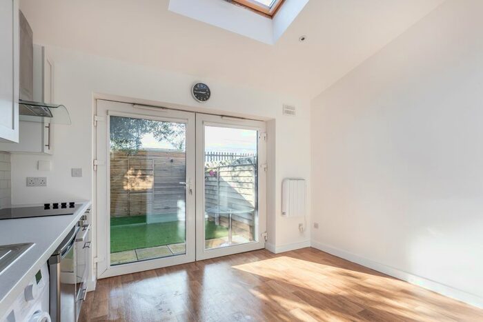 1 Bedroom Flat To Rent In Westcroft Close, London, NW2