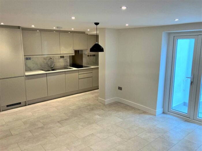 2 Bedroom Flat To Rent In Haverstock Hill, London, NW3