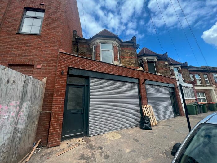 3 Bedroom Flat To Rent In Katherine Road, East Ham, London, E6