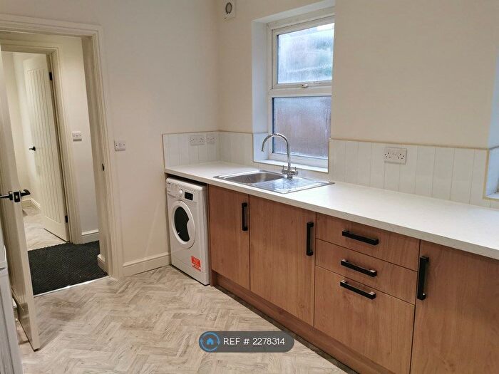 2 Bedroom Flat To Rent In Bowood Road, Sheffield, S11