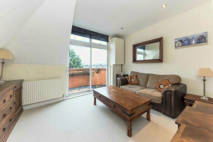 1 Bedroom Flat To Rent In Bedford Hill, Balham, SW12