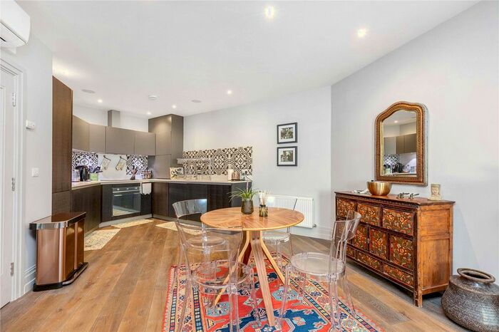 2 Bedroom Flat To Rent In The Quadrant, Richmond, Surrey, TW9