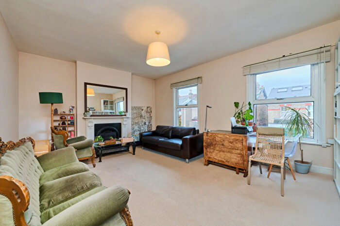 2 Bedroom Flat For Sale In Carden Road, London, SE15